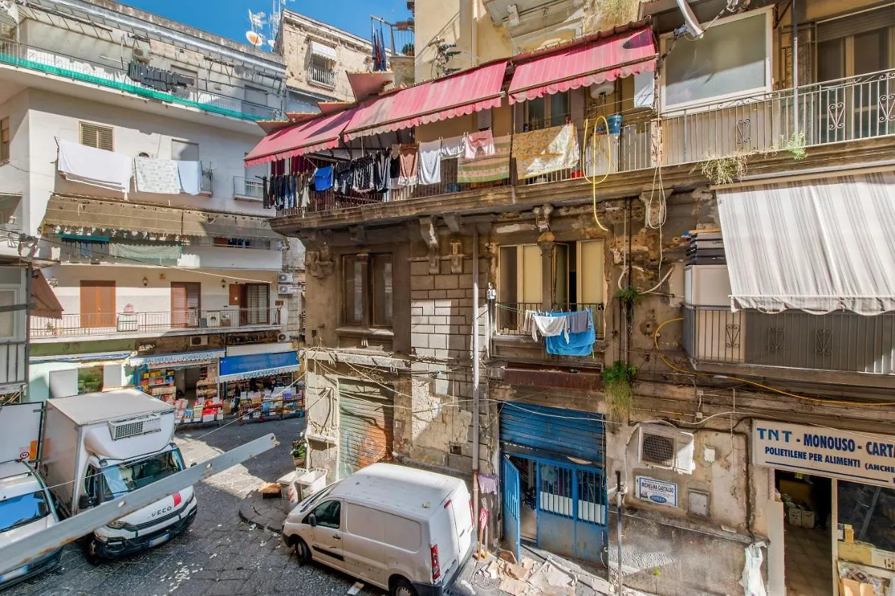 Spaccanapoli - Fully Equipped Studio 0*, Naples